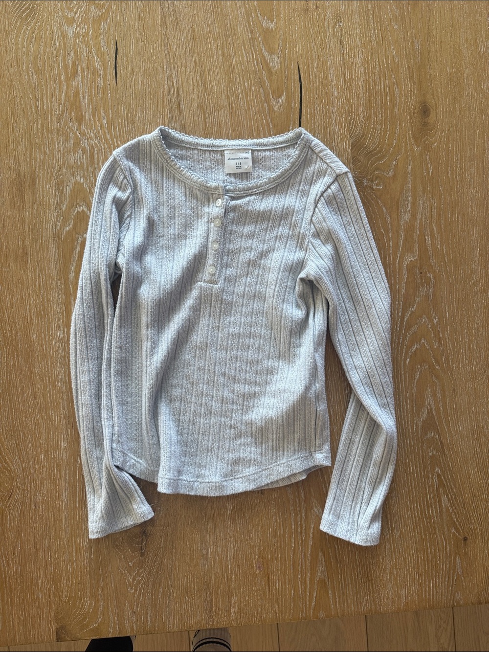 abercrombie kids light gray ribbed henley long sleeve tee